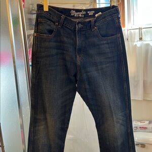 Wrangler Men's Dark Blue Relaxed Boot cut jeans
